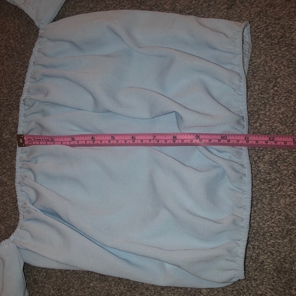 🌟*SOLD. Off the should crop top - Picture 9 of 11